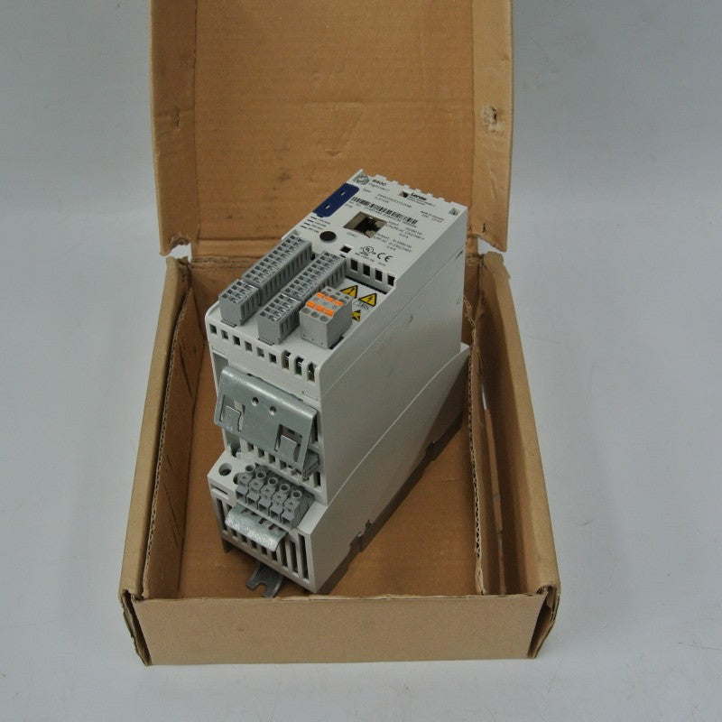 Lenze E84AVHCE3712SX0 Inverter Drives Input 230/240V 370W
