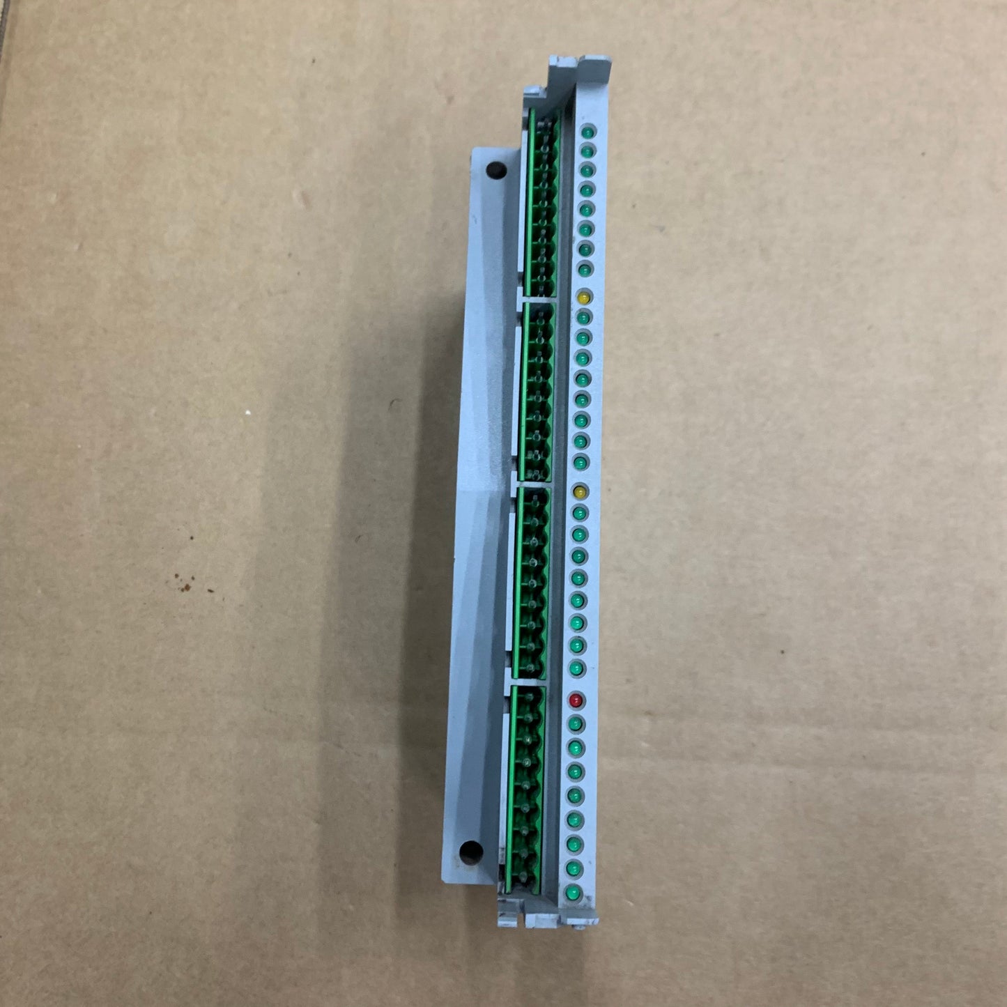 SCHLEICHER UBA32/2A DIGITAL OUTPUT MODULE
