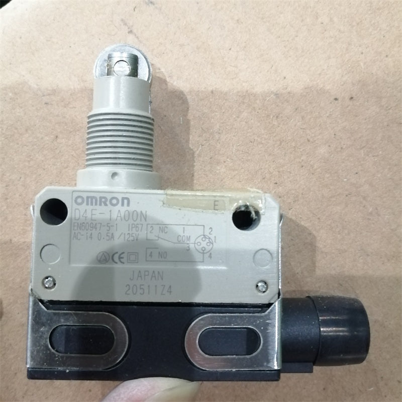 Omron D4E-1A00N Limit Switch