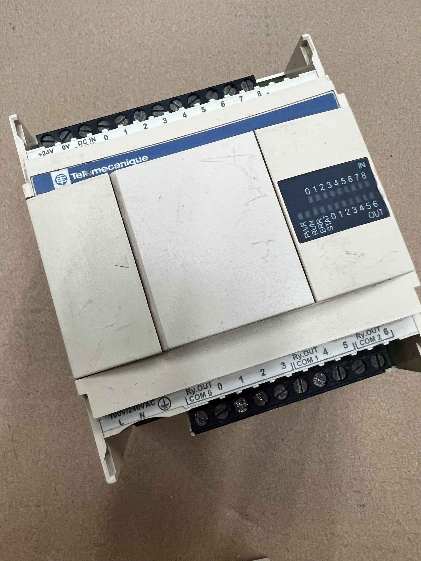 Schneider TWDLCAA16DRF PLC controller module