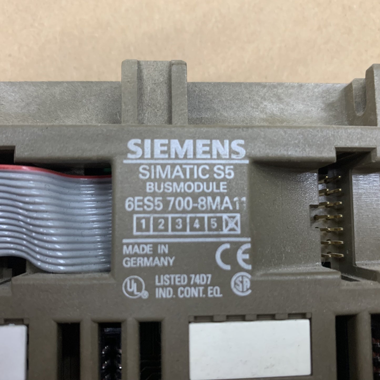 SIEMENS SIMATIC S5 6ES5700-8MA11 BUS MODULE