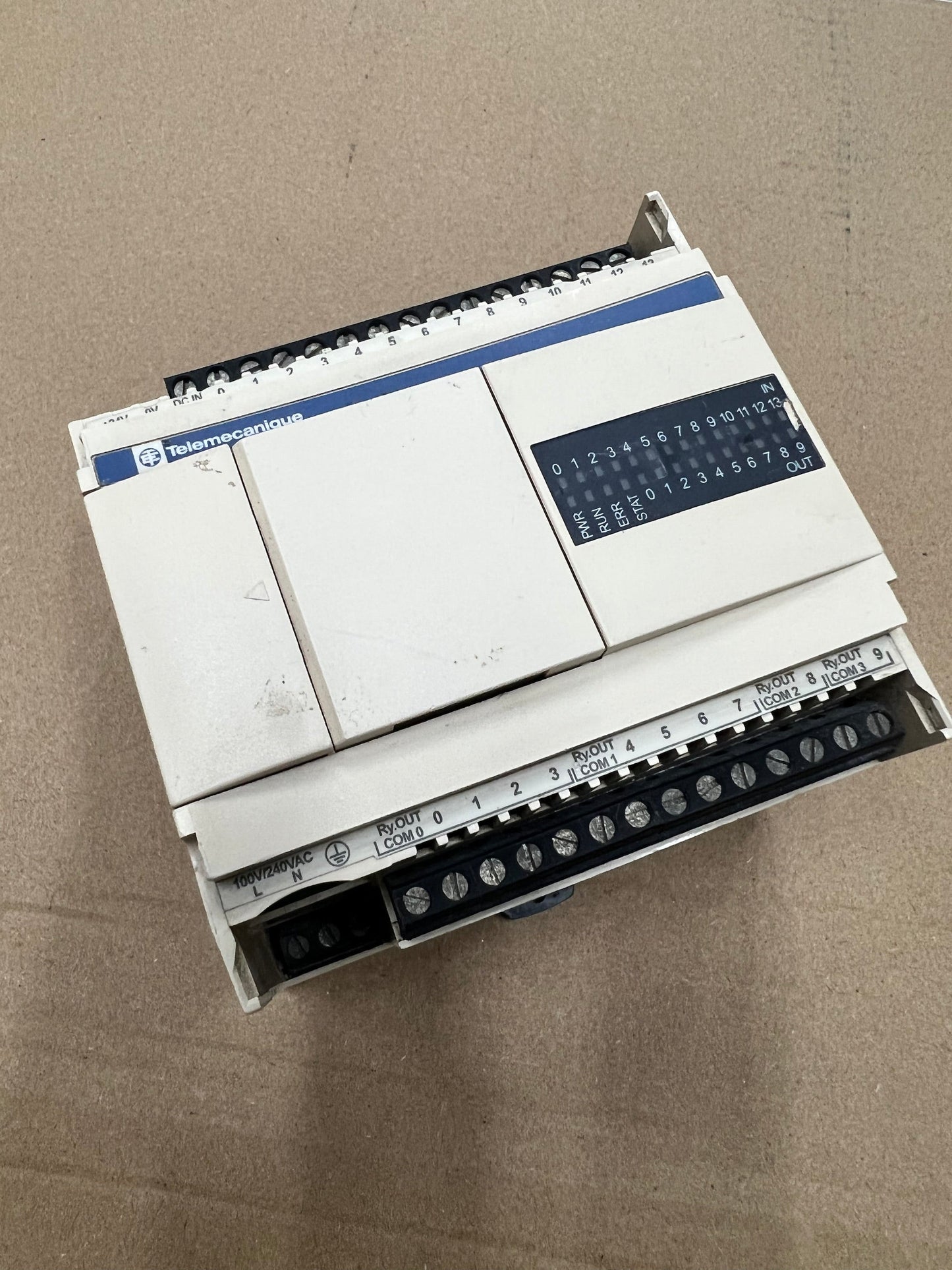 Schneider TWDLCDA24DRF Programmable Controller