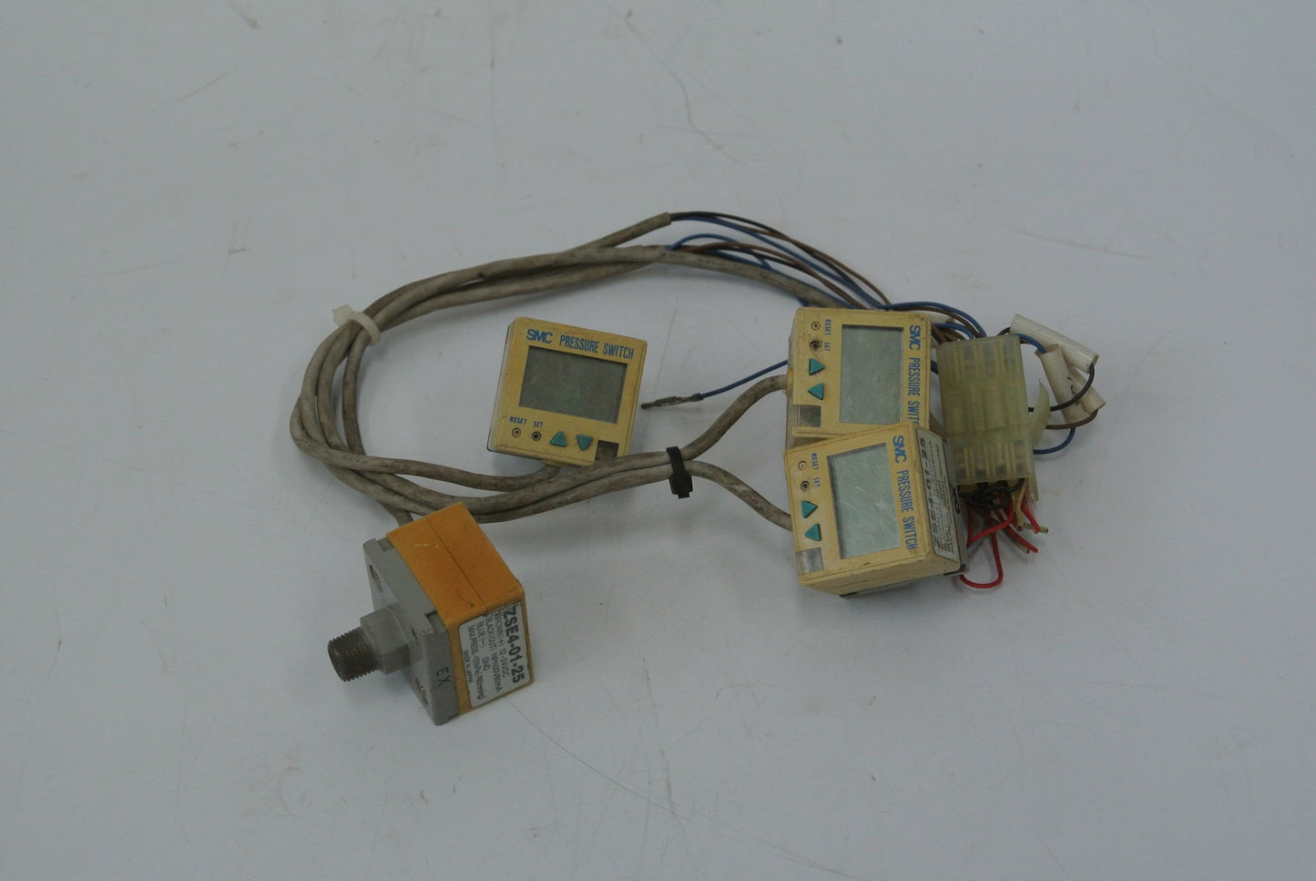 SMC ZSE4-01-25 DIGITAL PRESSURE SWITCH