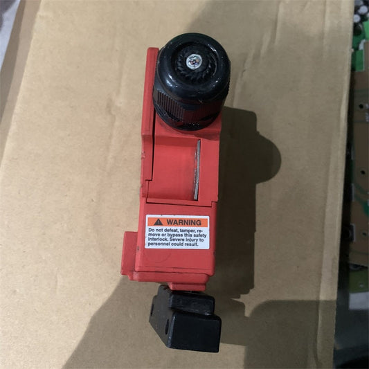 Allen-Bradley 440K-T11467 B Safety Interlock Switch