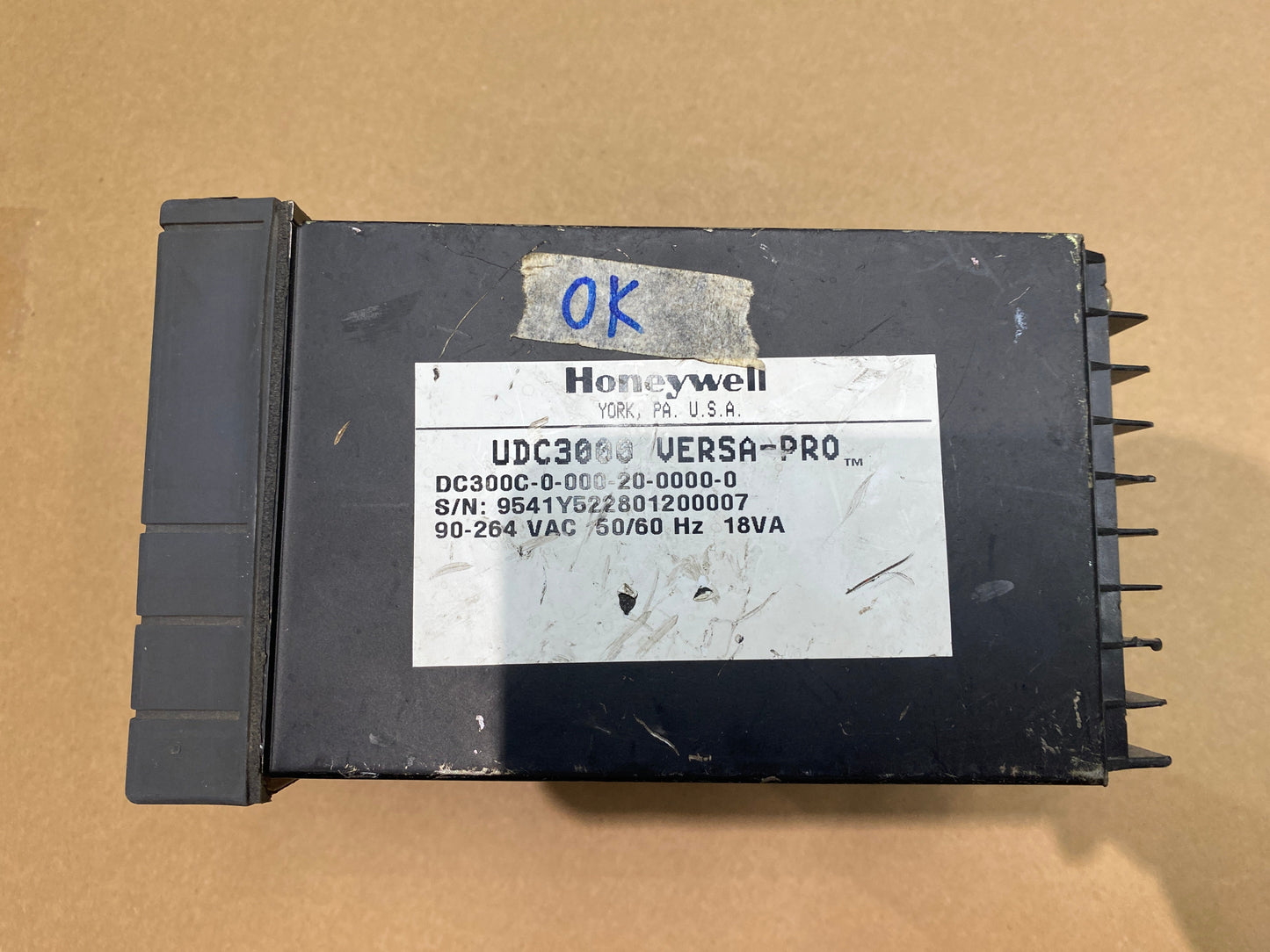 HONEYWELL DC300C-0-000-20-0000-0 UDC3000 TEMP CONTROLLER