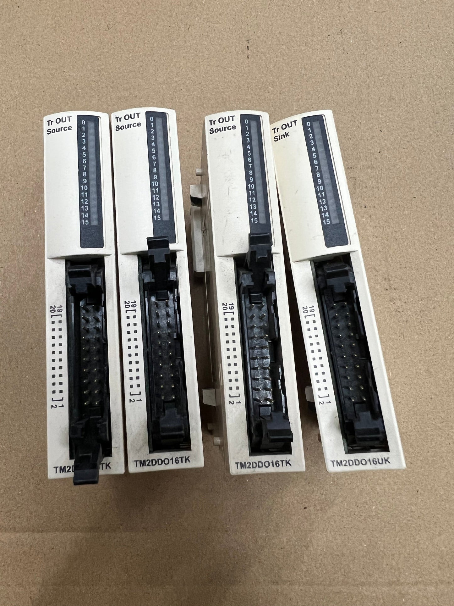 SCHNEIDER ELECTRIC Modicon TM2DDO16UK PLC