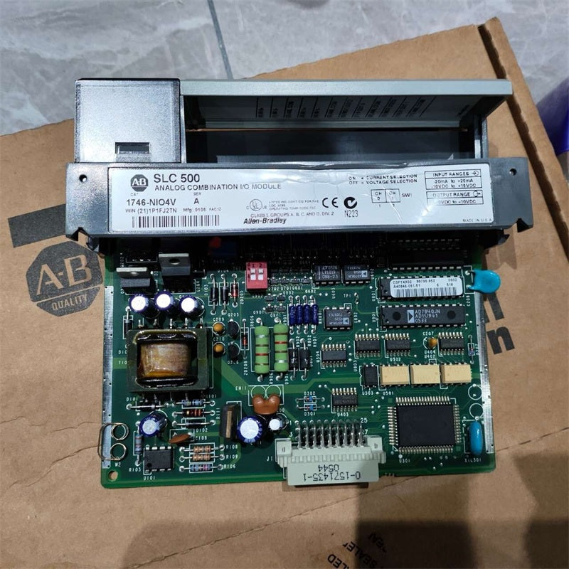 Allen-Bradley 1746-NIO4V Analog Output Module