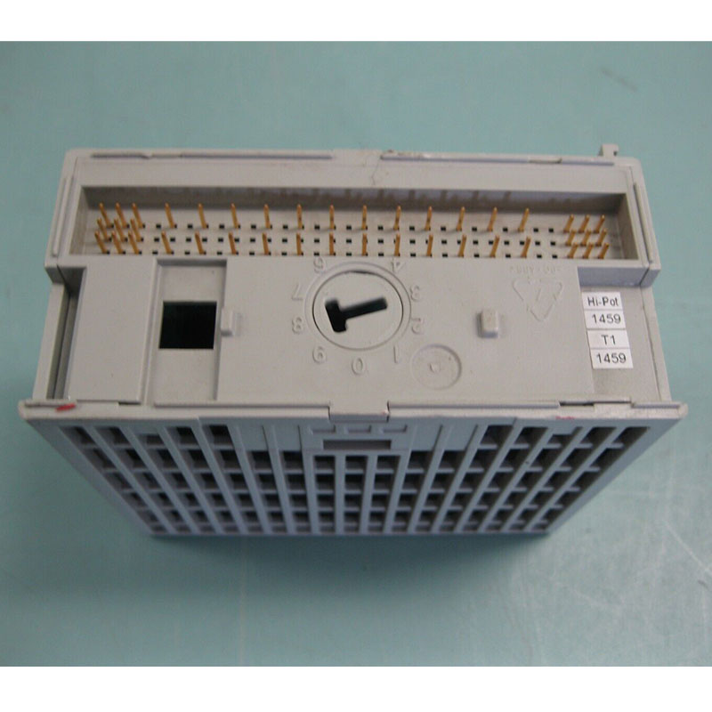 Allen Bradley 1440-REX00-04RD 1492-FB2J30  PLC module