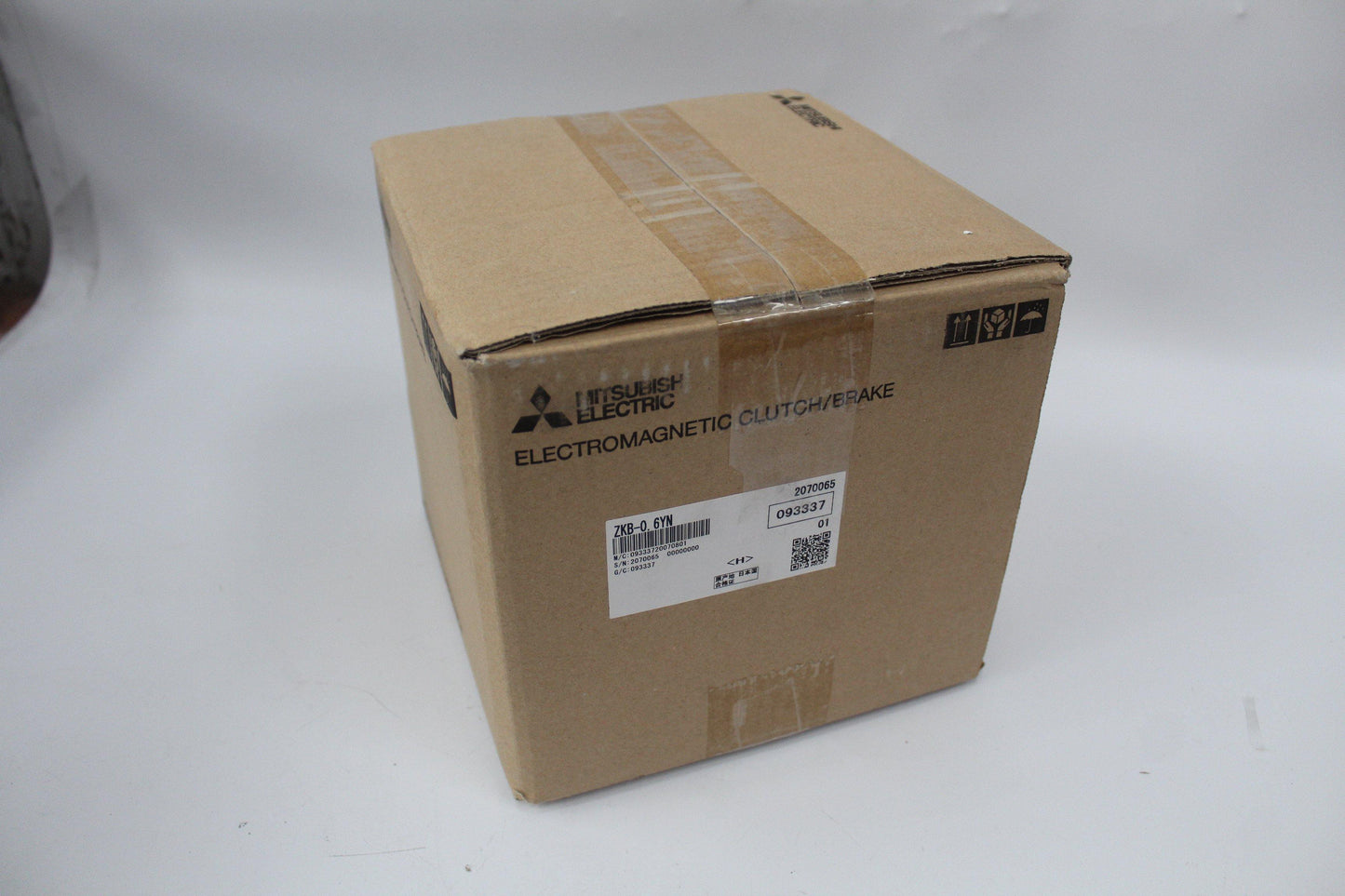 New Original Mitsubishi Electromagnetic Clutch / Brake ZKB-0.6YN - Pulingma Automation